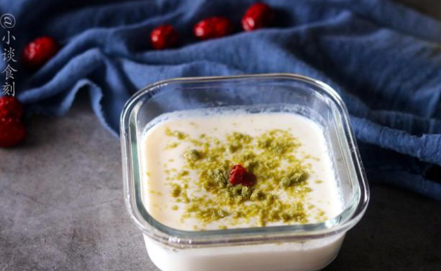 家里有牛奶的，教你做一道“宮廷小吃”，軟嫩鮮甜，孩子特別愛(ài)吃